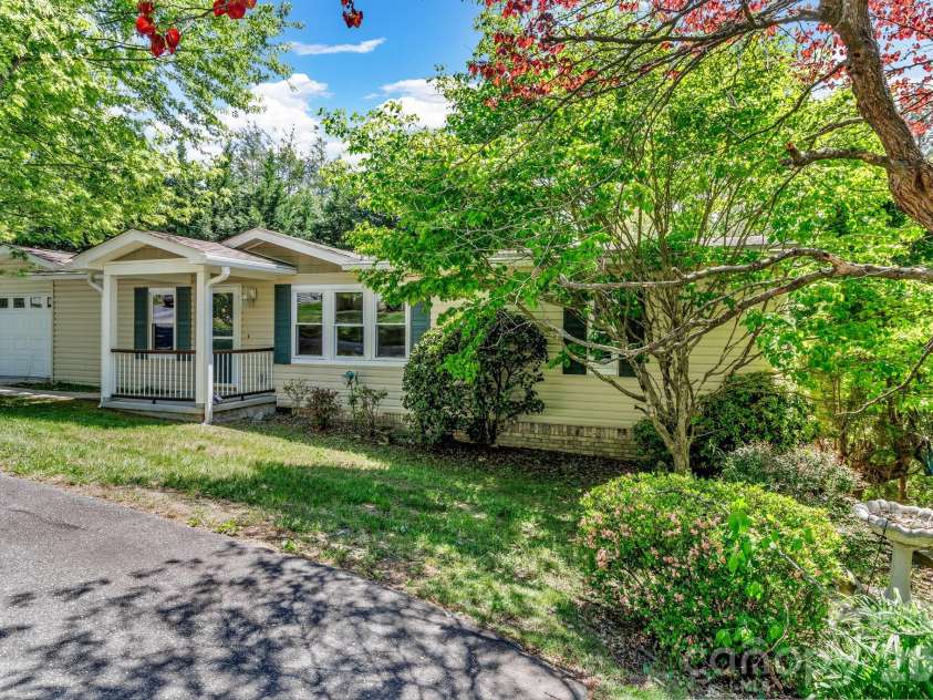 405 Deerfield Court, Hendersonville, NC 28792.  MLS# CAR4349057, YatesRealty ID 21847. 