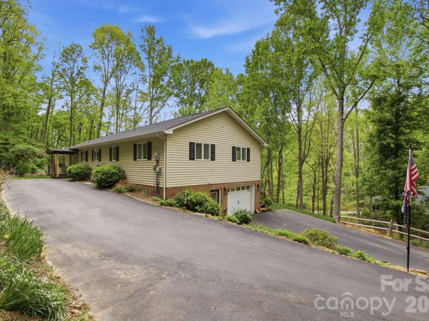 648 Cool Woods Drive, Boone, NC 28607.  MLS# CAR4374510, YatesRealty ID 21848. 