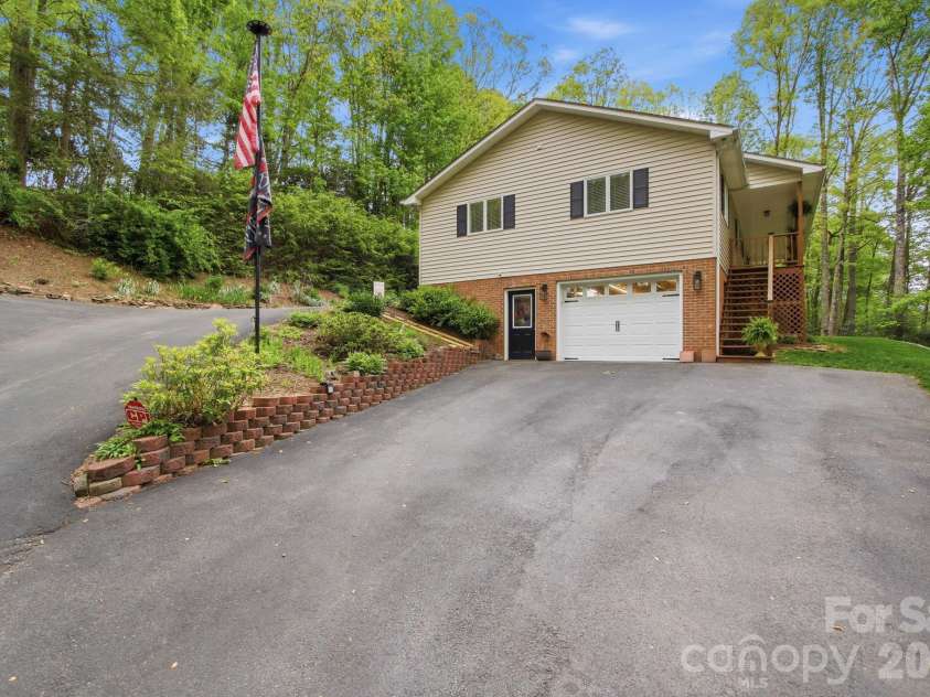648 Cool Woods Drive, Boone, NC 28607.  MLS# CAR4374510, YatesRealty ID 21848. 