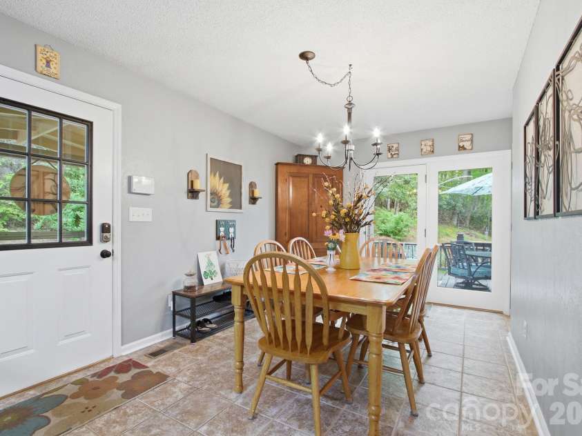 648 Cool Woods Drive, Boone, NC 28607.  MLS# CAR4374510, YatesRealty ID 21848. 