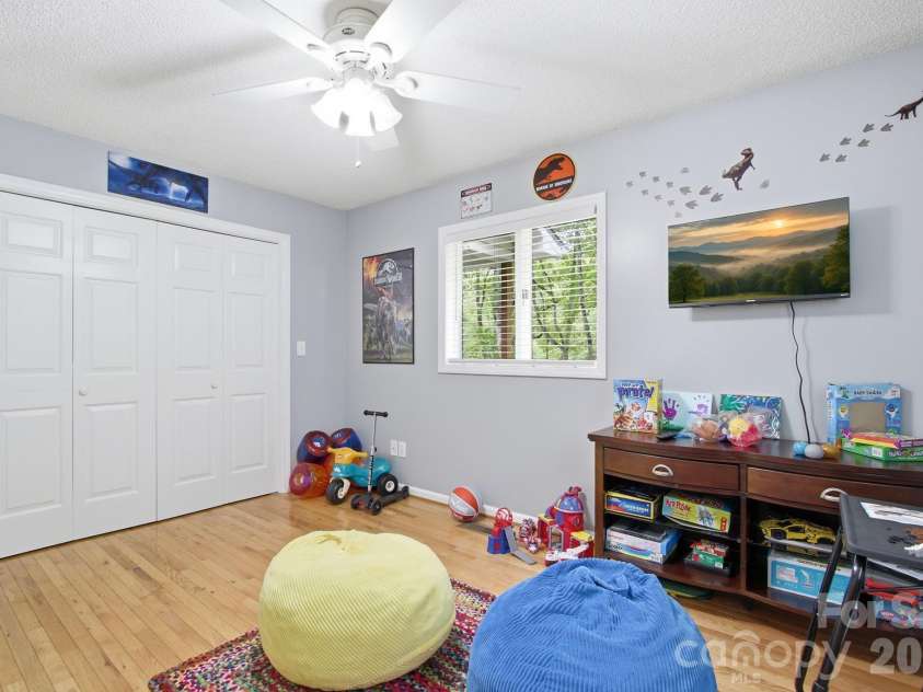648 Cool Woods Drive, Boone, NC 28607.  MLS# CAR4374510, YatesRealty ID 21848. 