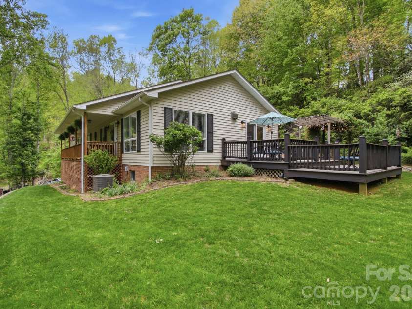 648 Cool Woods Drive, Boone, NC 28607.  MLS# CAR4374510, YatesRealty ID 21848. 