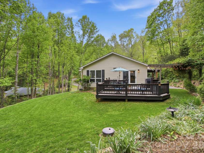 648 Cool Woods Drive, Boone, NC 28607.  MLS# CAR4374510, YatesRealty ID 21848. 