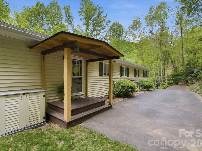 648 Cool Woods Drive, Boone, NC 28607.  MLS# CAR4374510, YatesRealty ID 21848. 