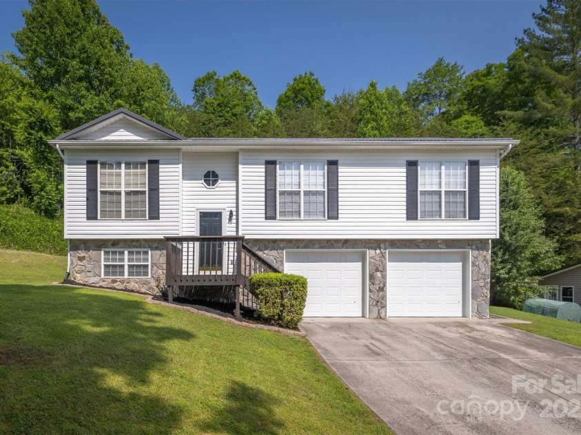905 Severt Circle, Lenoir, NC 28645.  MLS# CAR4260581, YatesRealty ID 21848. 