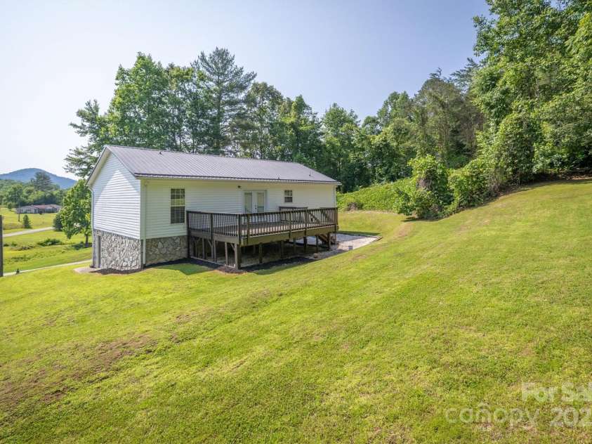 905 Severt Circle, Lenoir, NC 28645.  MLS# CAR4260581, YatesRealty ID 21848. 