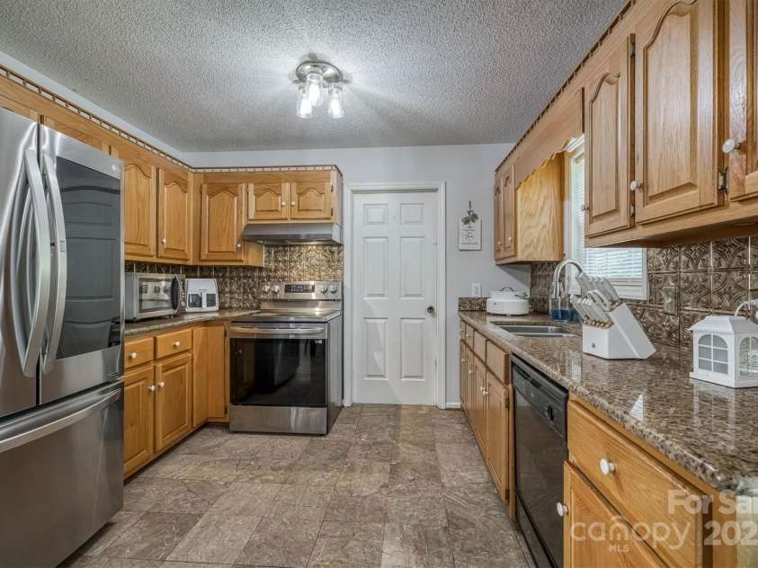 905 Severt Circle, Lenoir, NC 28645.  MLS# CAR4260581, YatesRealty ID 21848. 