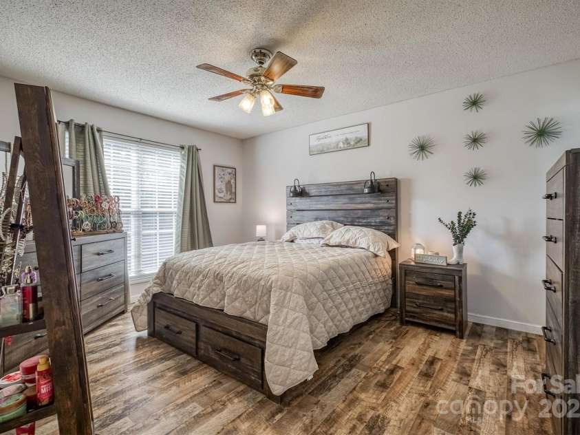 905 Severt Circle, Lenoir, NC 28645.  MLS# CAR4260581, YatesRealty ID 21848. 