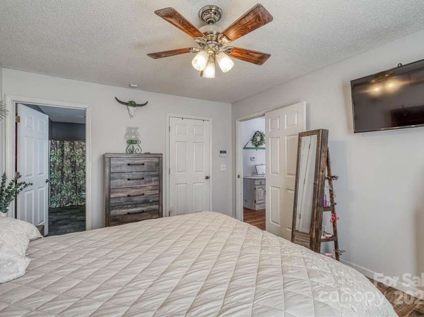 905 Severt Circle, Lenoir, NC 28645.  MLS# CAR4260581, YatesRealty ID 21848. 