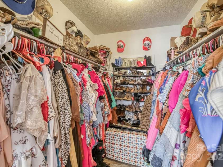 905 Severt Circle, Lenoir, NC 28645.  MLS# CAR4260581, YatesRealty ID 21848. 