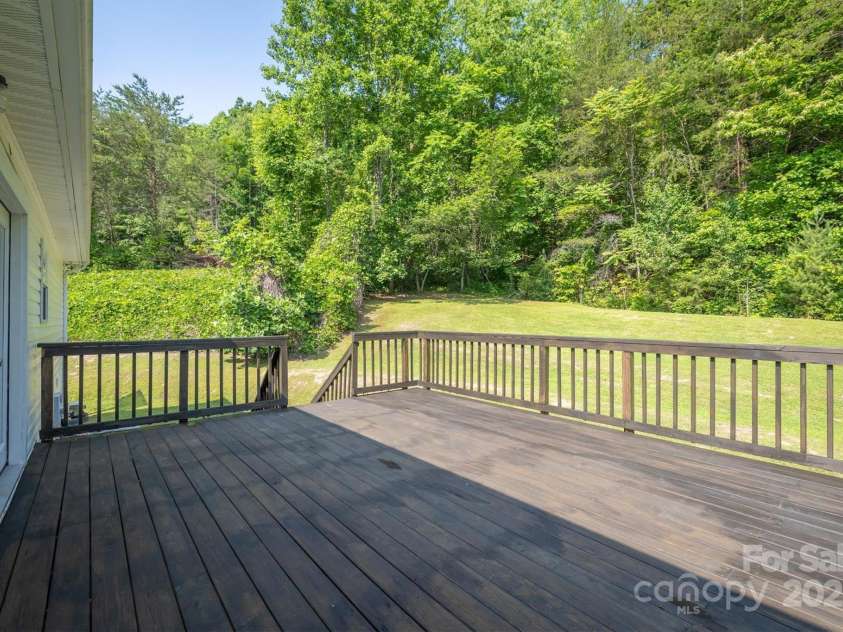905 Severt Circle, Lenoir, NC 28645.  MLS# CAR4260581, YatesRealty ID 21848. 
