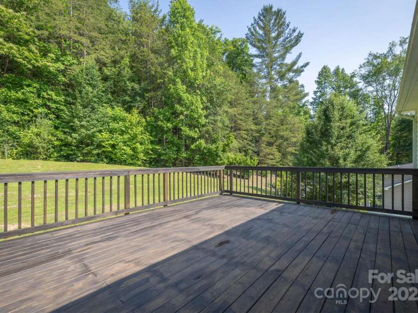 905 Severt Circle, Lenoir, NC 28645.  MLS# CAR4260581, YatesRealty ID 21848. 