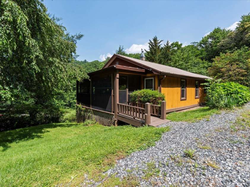 139 Ivy Ridge Church Road, Mars Hill, NC 28754.  MLS# CAR4266657, YatesRealty ID 21849. 