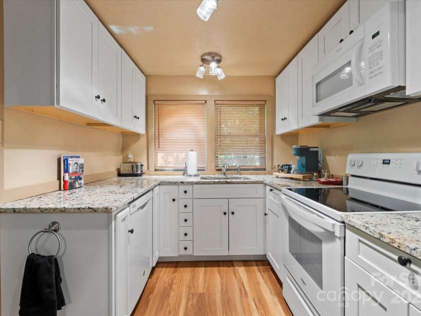 139 Ivy Ridge Church Road, Mars Hill, NC 28754.  MLS# CAR4266657, YatesRealty ID 21849. 