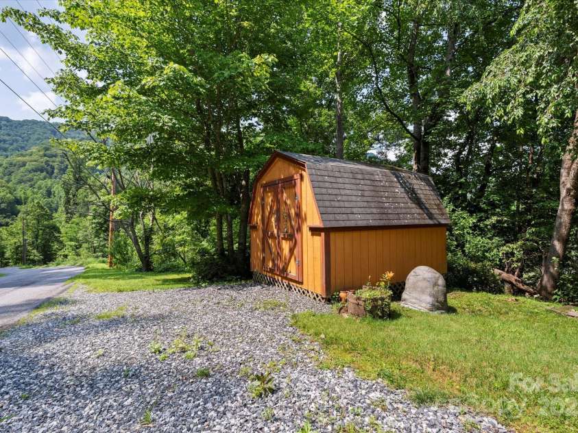 139 Ivy Ridge Church Road, Mars Hill, NC 28754.  MLS# CAR4266657, YatesRealty ID 21849. 