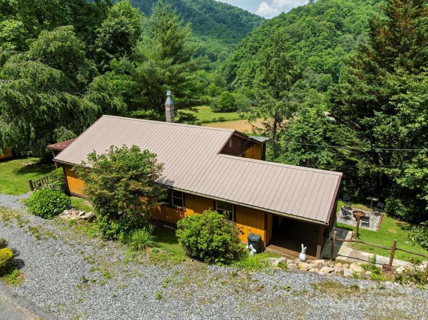 139 Ivy Ridge Church Road, Mars Hill, NC 28754.  MLS# CAR4266657, YatesRealty ID 21849. 