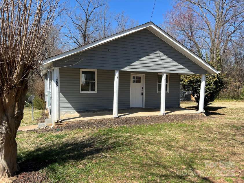 188 13th Street, Hickory, NC 28602.  MLS# CAR4232763, YatesRealty ID 2185. 