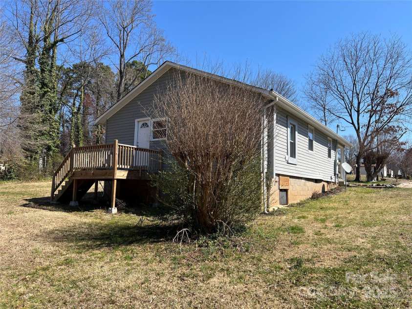 188 13th Street, Hickory, NC 28602.  MLS# CAR4232763, YatesRealty ID 2185. 