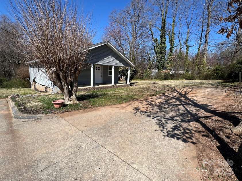188 13th Street, Hickory, NC 28602.  MLS# CAR4232763, YatesRealty ID 2185. 