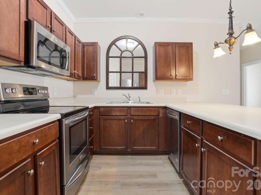 19762 Feriba Place, Cornelius, NC 28031.  MLS# CAR4378752, YatesRealty ID 21850. Kitchen