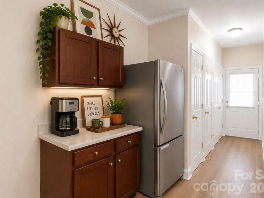19762 Feriba Place, Cornelius, NC 28031.  MLS# CAR4378752, YatesRealty ID 21850. Mid Century Modern Theme!