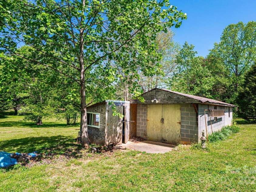 2734 Haas Lane, Lenoir, NC 28645.  MLS# CAR4248439, YatesRealty ID 21850. 