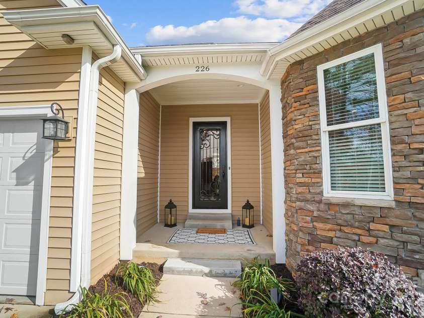 226 Hermance Lane, Mooresville, NC 28117.  MLS# CAR4234805, YatesRealty ID 21851. Covered Entry