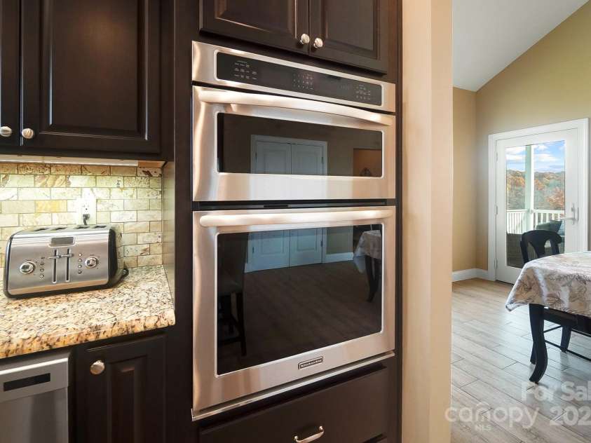 226 Hermance Lane, Mooresville, NC 28117.  MLS# CAR4234805, YatesRealty ID 21851. Stainless Wall Oven