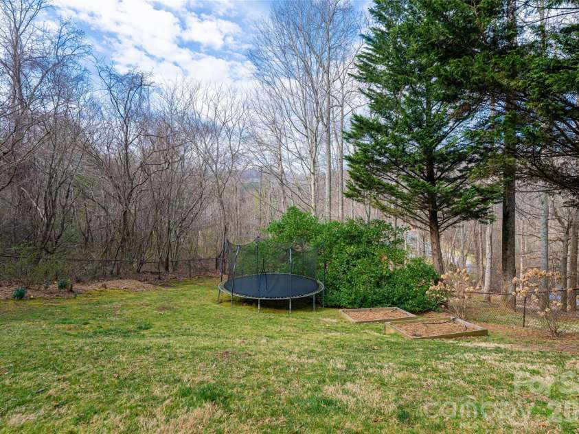 39 Windover Drive, Asheville, NC 28803.  MLS# CAR4352682, YatesRealty ID 21851. Back yard