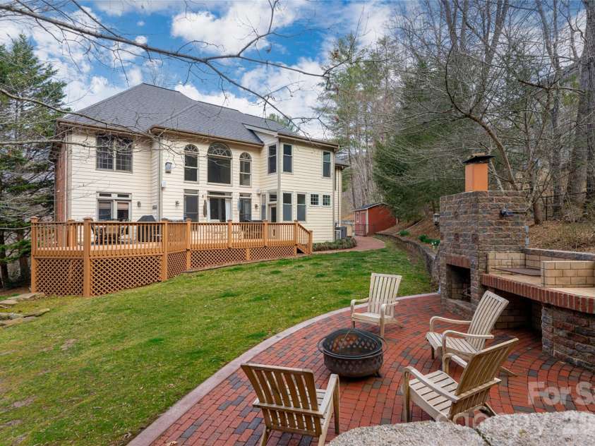 39 Windover Drive, Asheville, NC 28803.  MLS# CAR4352682, YatesRealty ID 21851. Back yard