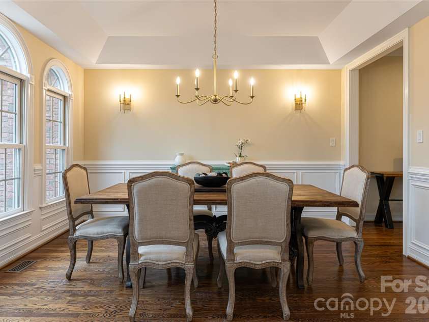 39 Windover Drive, Asheville, NC 28803.  MLS# CAR4352682, YatesRealty ID 21851. Formal dining room
