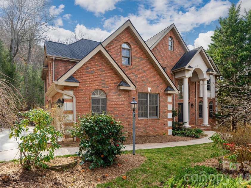 39 Windover Drive, Asheville, NC 28803.  MLS# CAR4352682, YatesRealty ID 21851. Front exterior