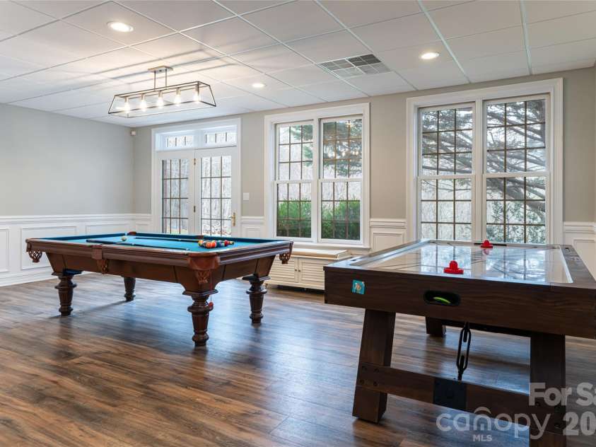 39 Windover Drive, Asheville, NC 28803.  MLS# CAR4352682, YatesRealty ID 21851. Lower recreation room
