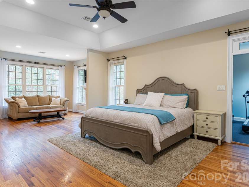 39 Windover Drive, Asheville, NC 28803.  MLS# CAR4352682, YatesRealty ID 21851. Primary bedroom