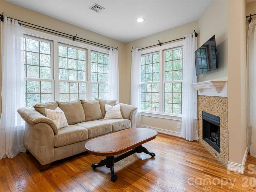 39 Windover Drive, Asheville, NC 28803.  MLS# CAR4352682, YatesRealty ID 21851. Sitting area within primary suite