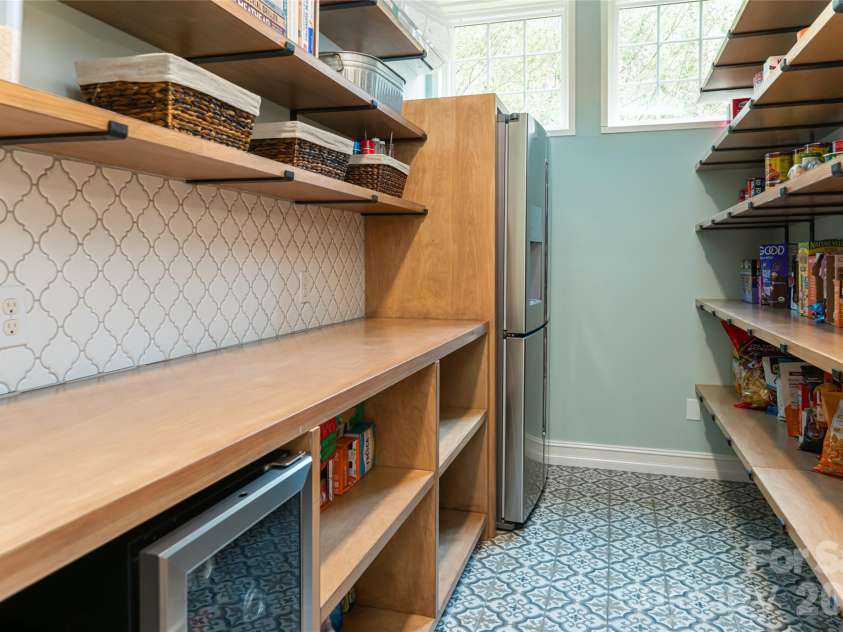 39 Windover Drive, Asheville, NC 28803.  MLS# CAR4352682, YatesRealty ID 21851. Walk-in pantry