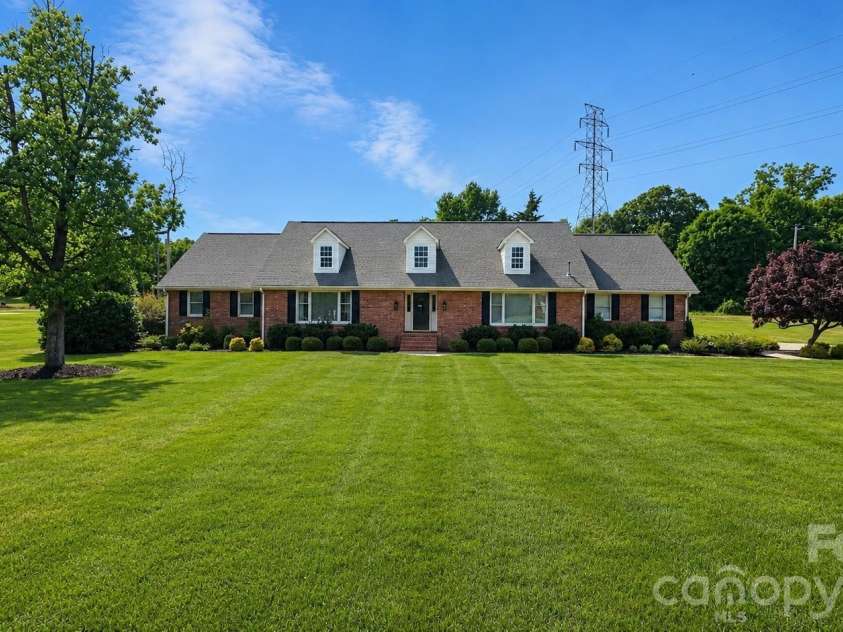 1121 Smith Street, Albemarle, NC 28001.  MLS# CAR4371673, YatesRealty ID 21852. 