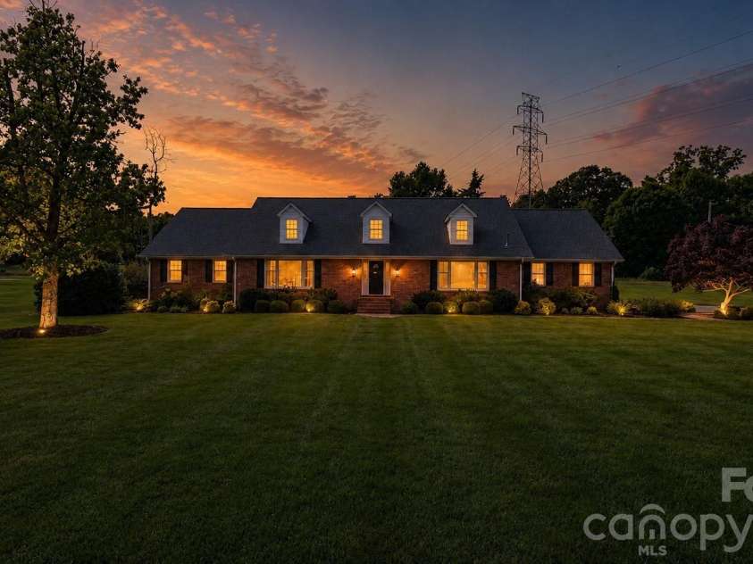 1121 Smith Street, Albemarle, NC 28001.  MLS# CAR4371673, YatesRealty ID 21852. 