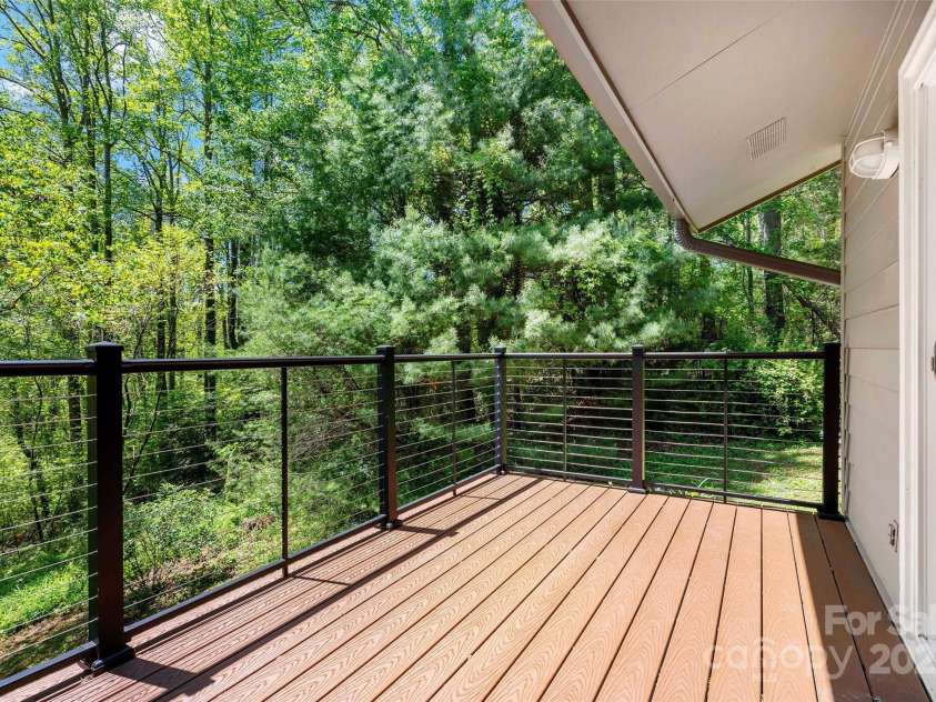 27 Stokes Drive, Asheville, NC 28805.  MLS# CAR4241157, YatesRealty ID 21852. 