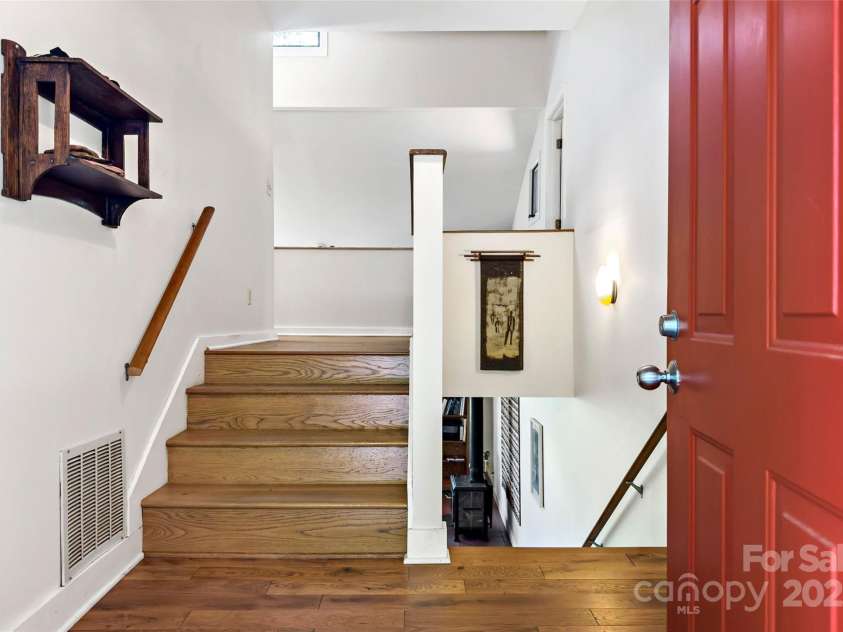 27 Stokes Drive, Asheville, NC 28805.  MLS# CAR4241157, YatesRealty ID 21852. 