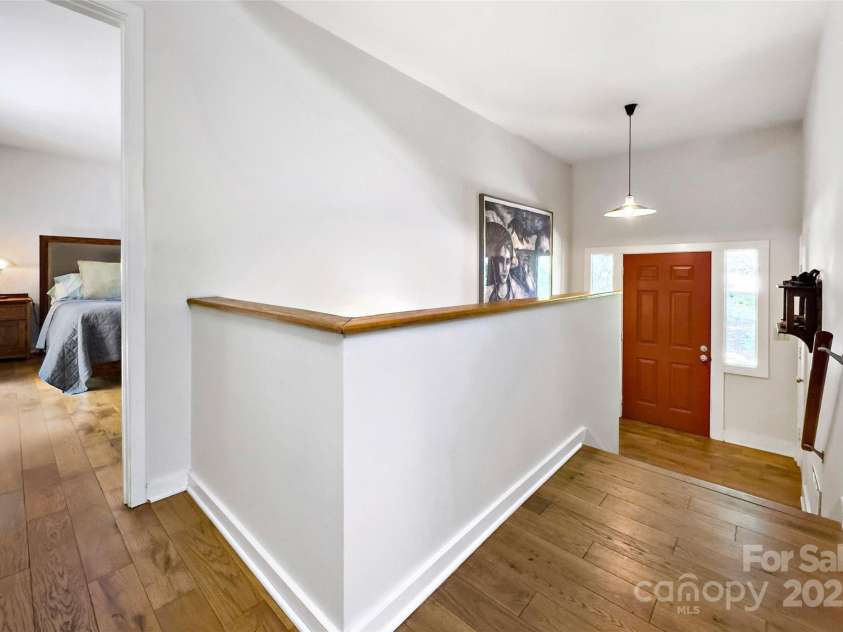 27 Stokes Drive, Asheville, NC 28805.  MLS# CAR4241157, YatesRealty ID 21852. 