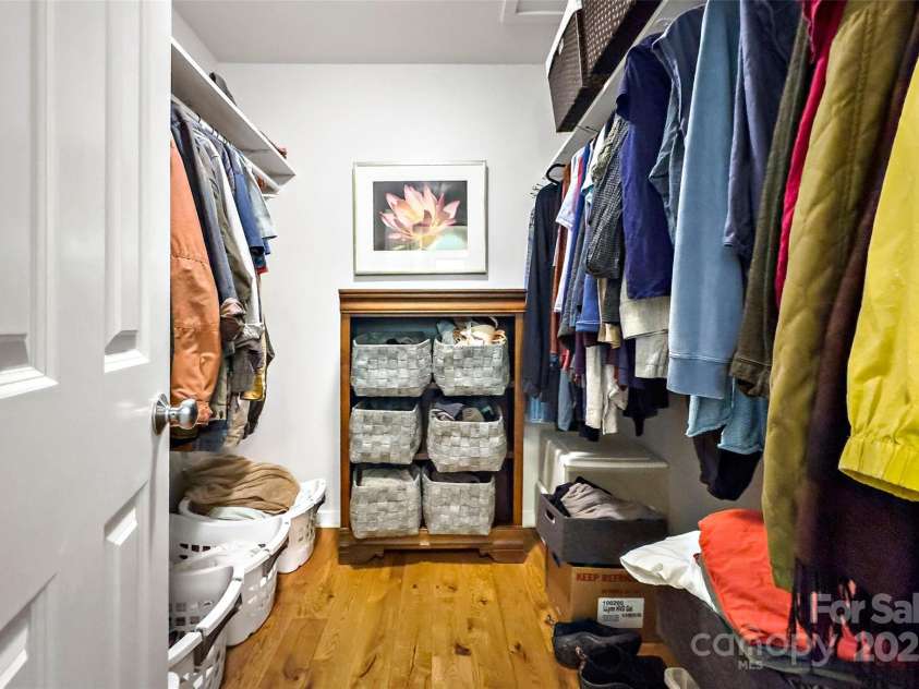 27 Stokes Drive, Asheville, NC 28805.  MLS# CAR4241157, YatesRealty ID 21852. 