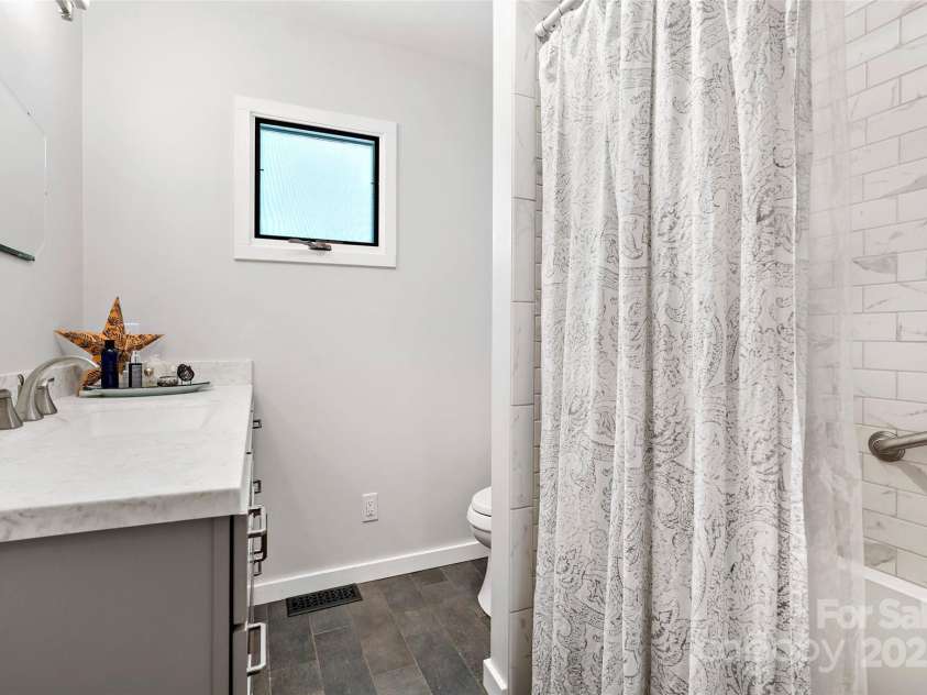 27 Stokes Drive, Asheville, NC 28805.  MLS# CAR4241157, YatesRealty ID 21852. 