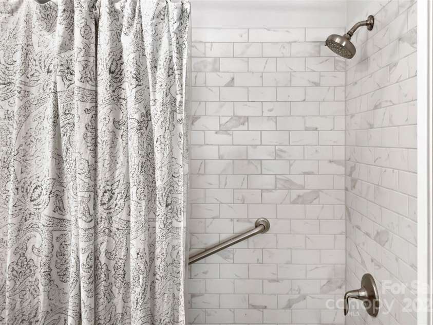 27 Stokes Drive, Asheville, NC 28805.  MLS# CAR4241157, YatesRealty ID 21852. 