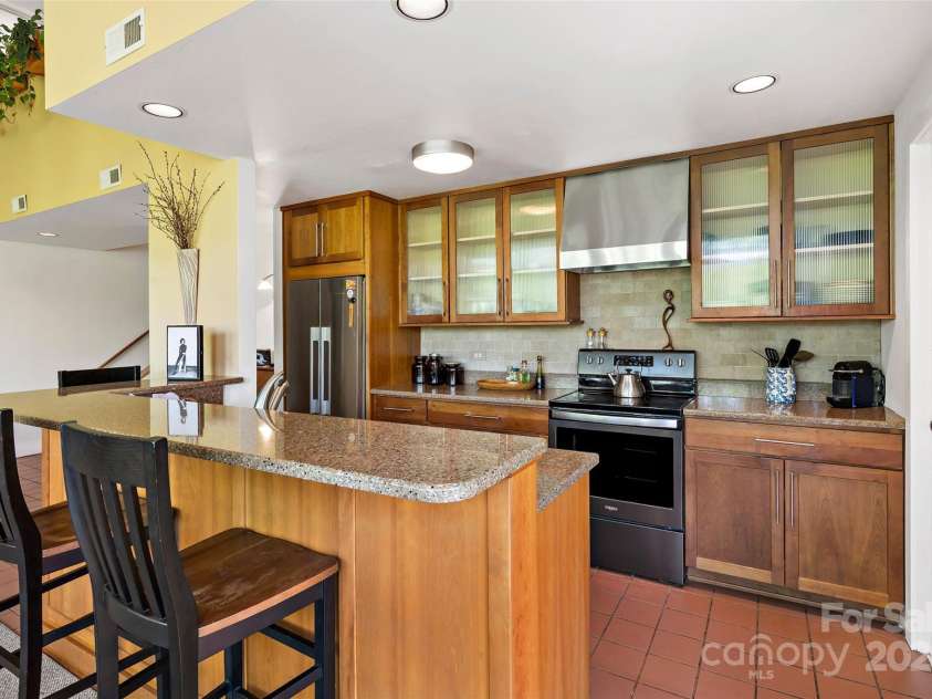 27 Stokes Drive, Asheville, NC 28805.  MLS# CAR4241157, YatesRealty ID 21852. 