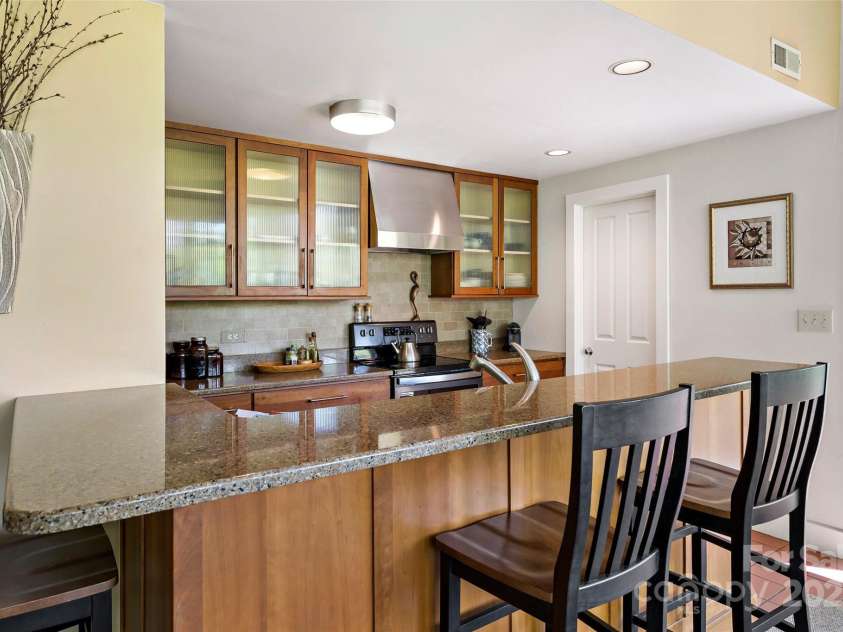 27 Stokes Drive, Asheville, NC 28805.  MLS# CAR4241157, YatesRealty ID 21852. 