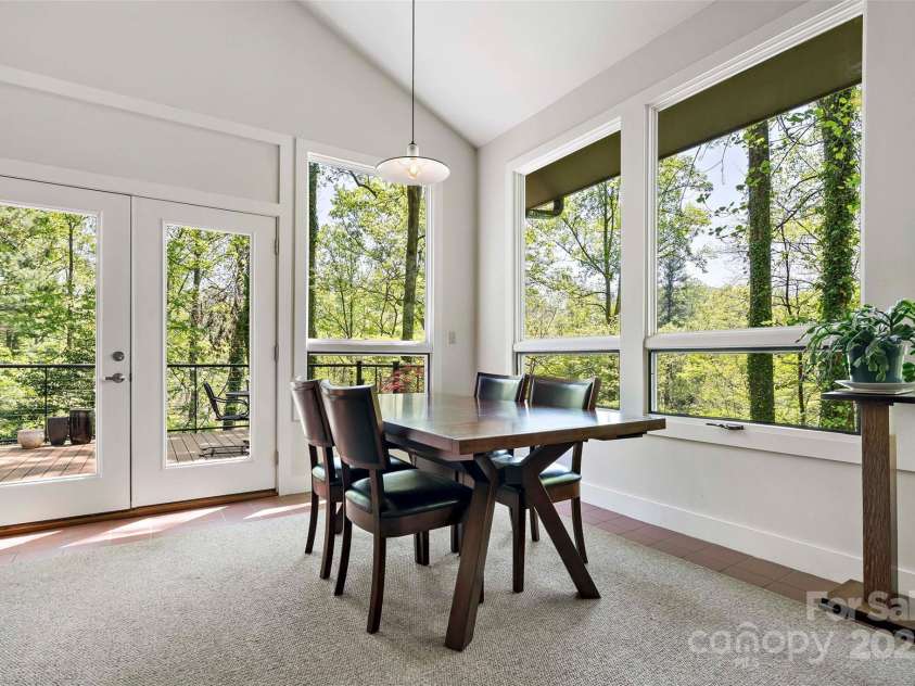 27 Stokes Drive, Asheville, NC 28805.  MLS# CAR4241157, YatesRealty ID 21852. 