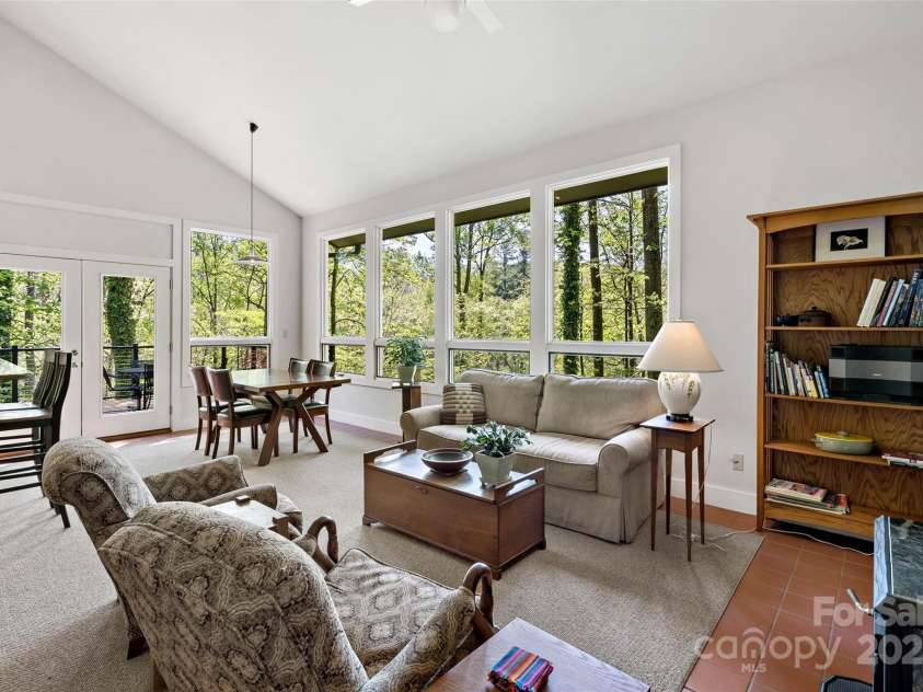 27 Stokes Drive, Asheville, NC 28805.  MLS# CAR4241157, YatesRealty ID 21852. 