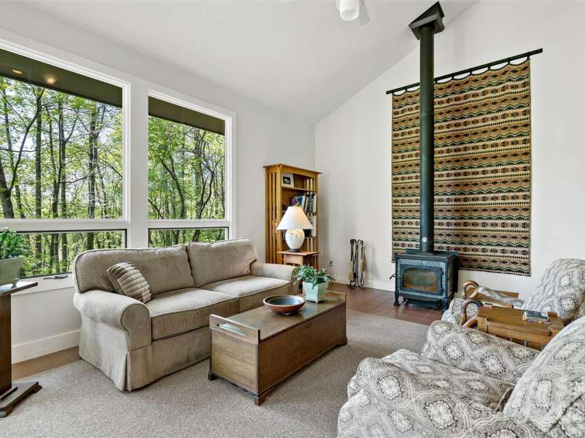 27 Stokes Drive, Asheville, NC 28805.  MLS# CAR4241157, YatesRealty ID 21852. 