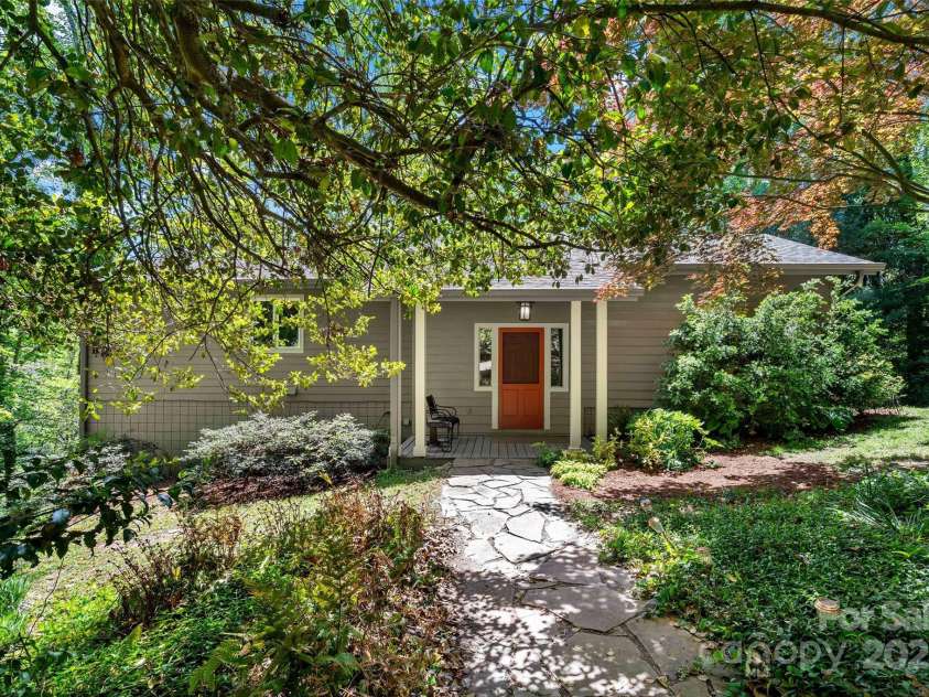 27 Stokes Drive, Asheville, NC 28805.  MLS# CAR4241157, YatesRealty ID 21852. 